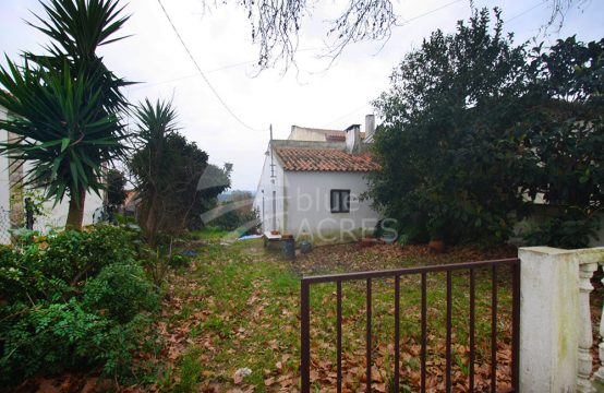 1049 | Moradia de campo, com anexos, aldeia de Carreiros, Caldas da Rainha