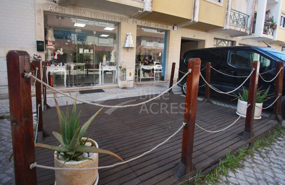 4011 | Pastelaria e padaria em pleno funcionamento, Caldas da Rainha