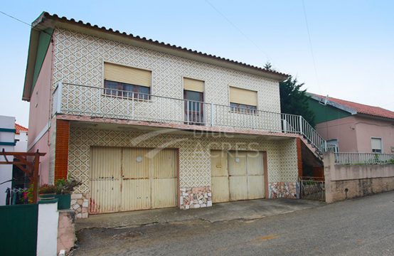 1112 | House with garage and patio, Moita dos Ferreiros, Lourinhã