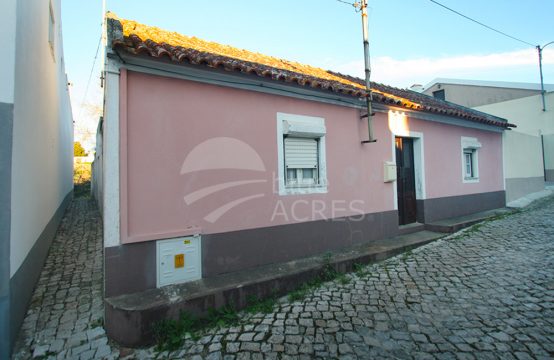 1117 | Single storey house, with patio and outbuildings, Gaeiras, Óbidos