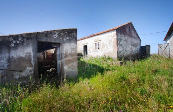 1126 | Small house, annex and backyard, to recover, Gracieira, Óbidos