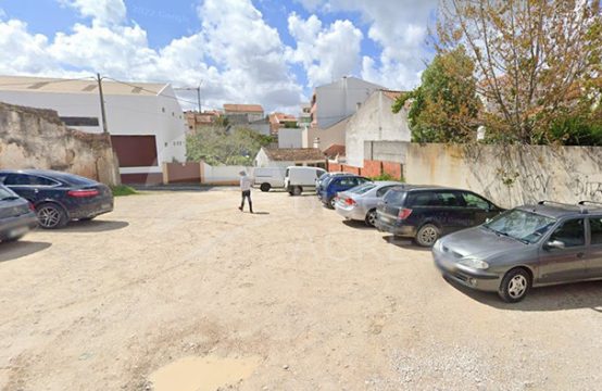 3027 | Terreno urbano para construção, centro da Vila de Bombarral