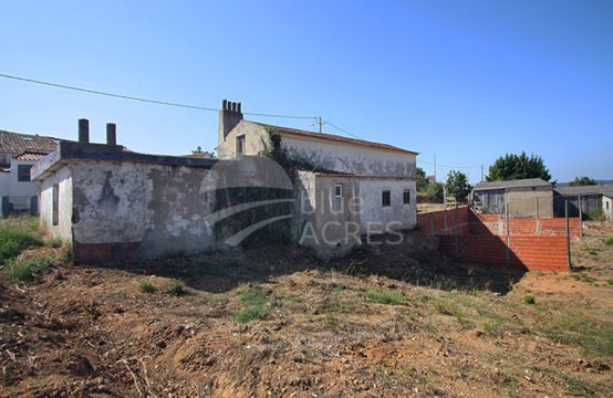 1130 | 2 bedroom villa, with annex, ruin, stables and arena, Gracieira
