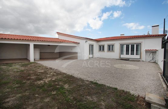 1149 | Pequena moradia T2+1, garagem aberta e quintal, pronta a habitar, A-do-Barbas, Leiria
