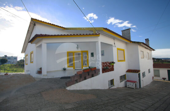 1155 | Large 8 bedroom villa, with terrace, patio, 2 bedroom annex and garage, Gaeiras, Óbidos