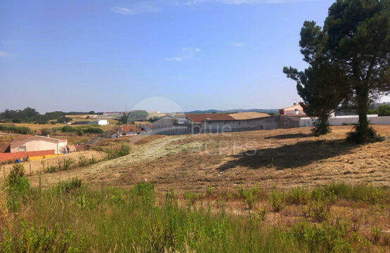 3045 | Terreno urbanizável, com vista excepcional, bom acesso, Miragaia, Lourinhã