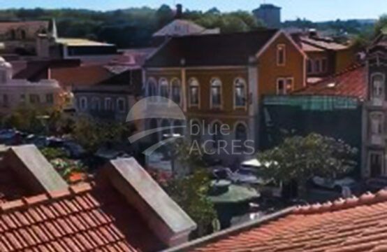 0017 | Pequeno apartamento T2, águas furtadas, 3º andar, Praça da Fruta