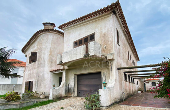 11168 | Large 5+1 bedroom house, swimming pool, garden, garage, attic and annex, Peniche