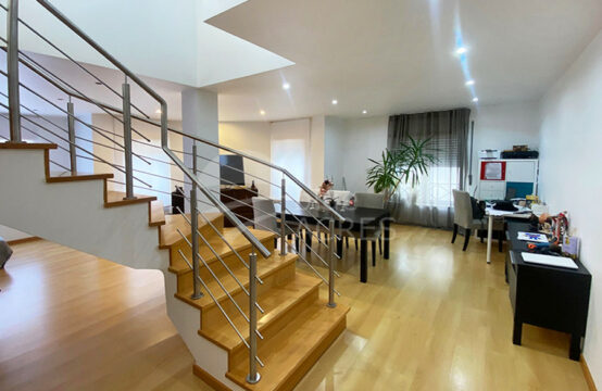 2052 | Excellent 3-bedroom duplex apartment with terrace, parking, and storage, Peniche