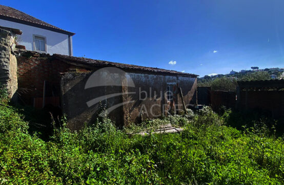 1170 | Moradia, logradouro e anexo, para recuperar, pequena aldeia de Famões, Bombarral